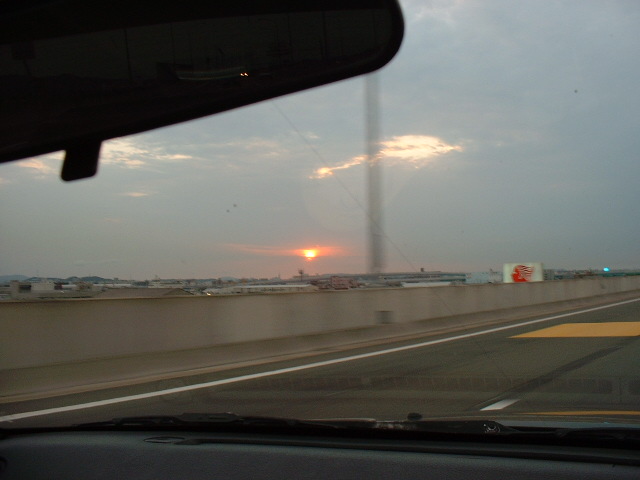 夕焼〜け小焼〜け〜で日が暮〜れ〜る〜