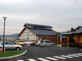 この建物が湯場