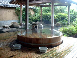 屋根付きの露天