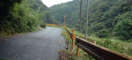 下関のガードレールはミカン色〜